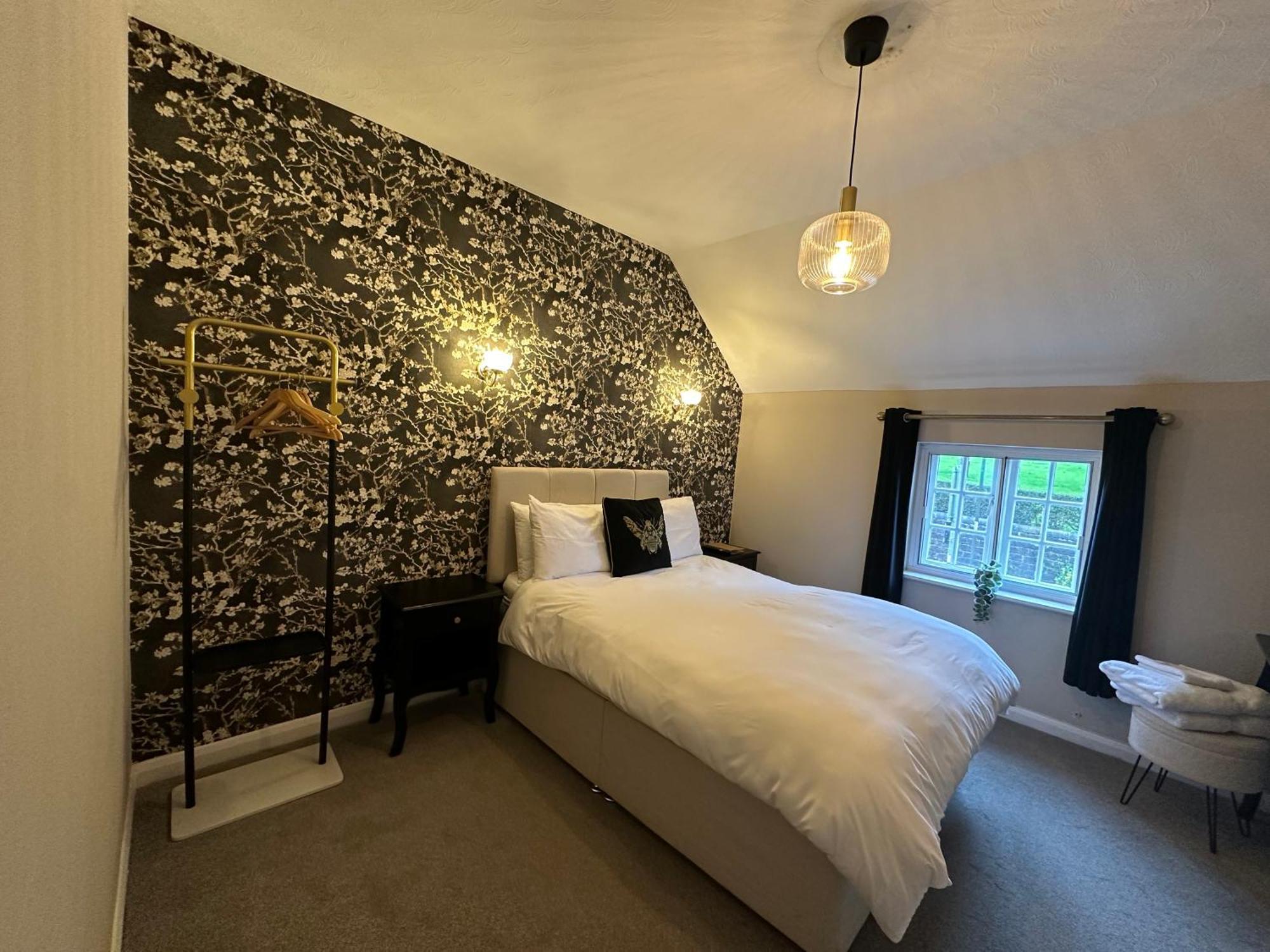 The Unicorn Inn Newton Solney Room photo