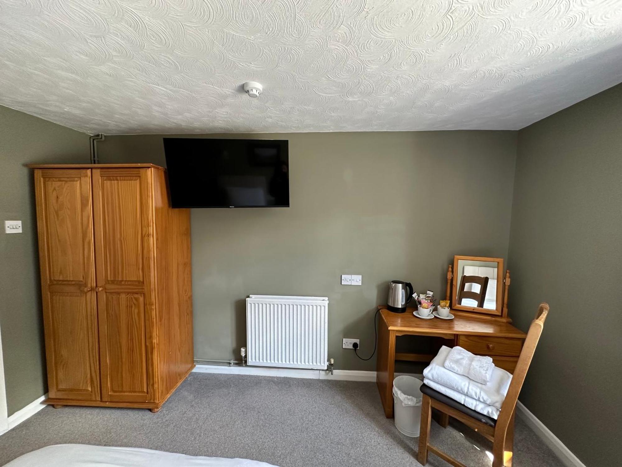 The Unicorn Inn Newton Solney Room photo